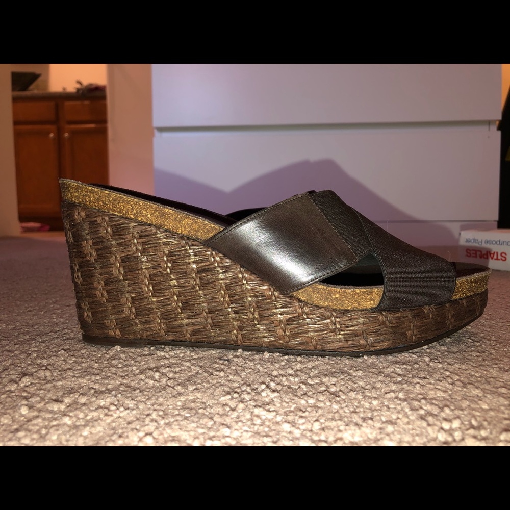 Donald J Pliner Wedge (Made on Beaches of Spain)